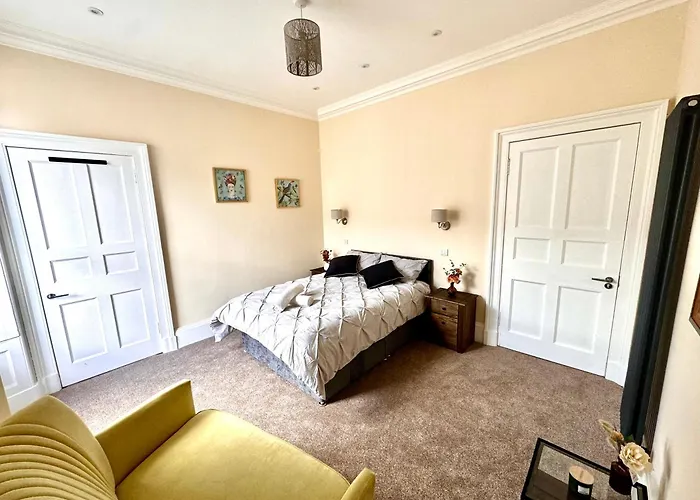Georgian Luxury Apartment - Superfast Wifi - Parking Available