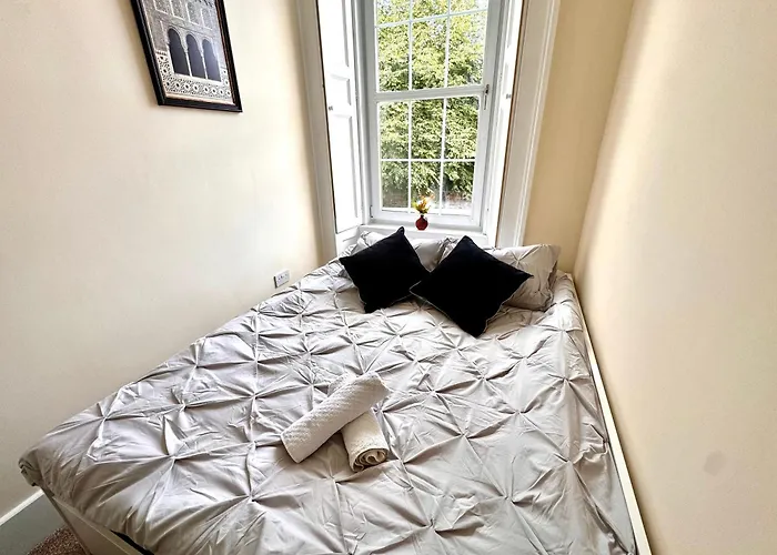 Georgian Luxury Apartment - Superfast Wifi - Parking Available