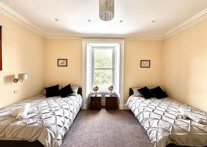 Georgian Luxury Apartment - Superfast Wifi - Parking Available