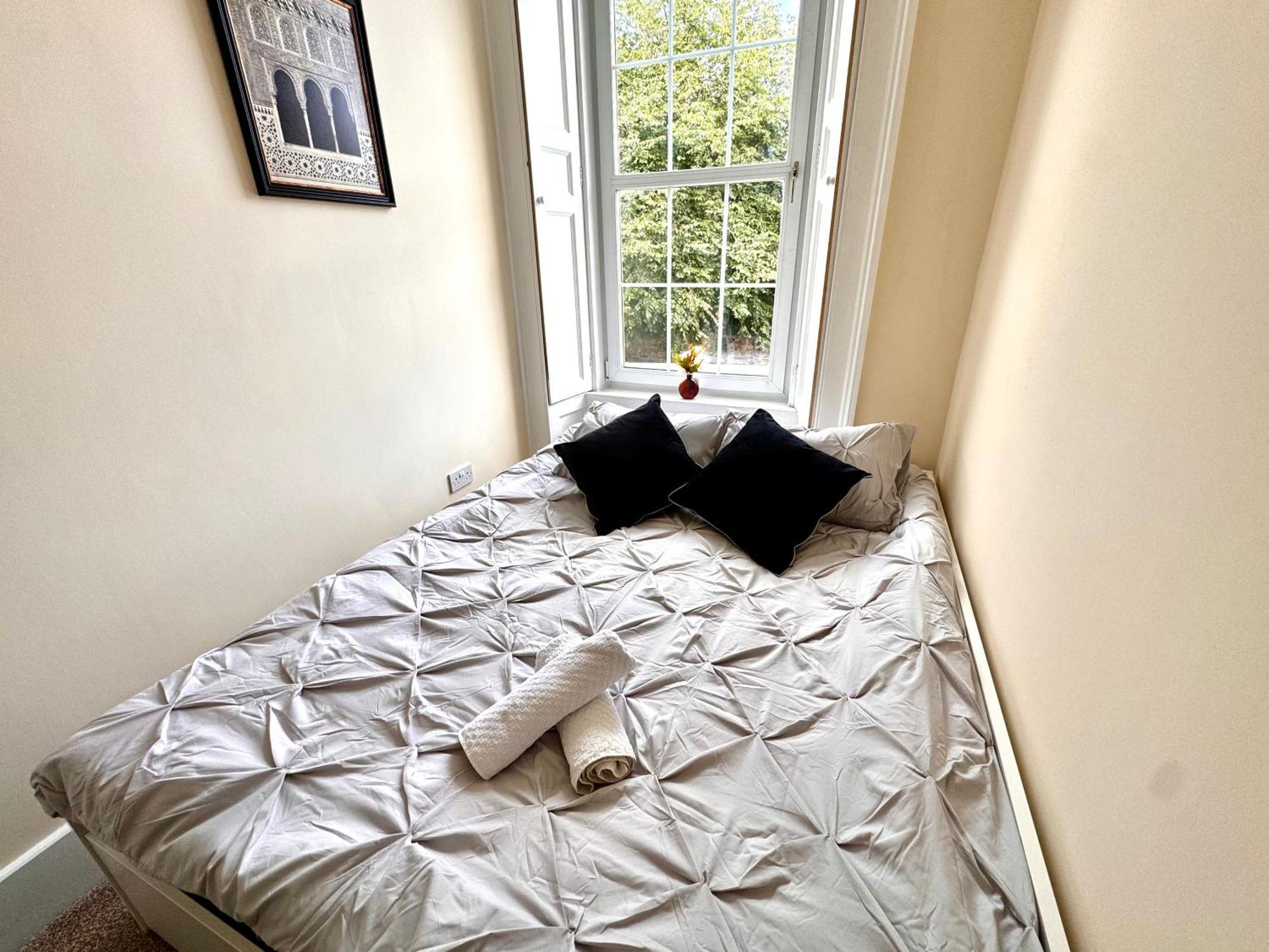 Georgian Luxury Apartment - Superfast Wifi - Parking Available Apartment *