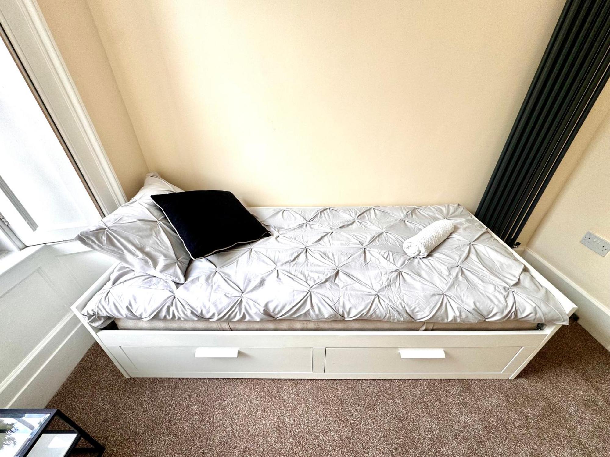 Georgian Luxury Apartment - Superfast Wifi - Parking Available