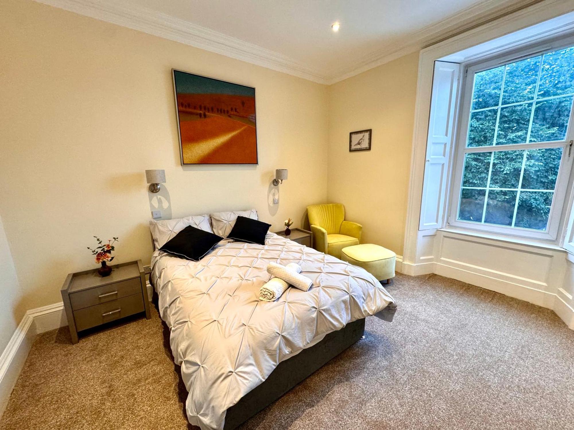 Georgian Luxury Apartment - Superfast Wifi - Parking Available *